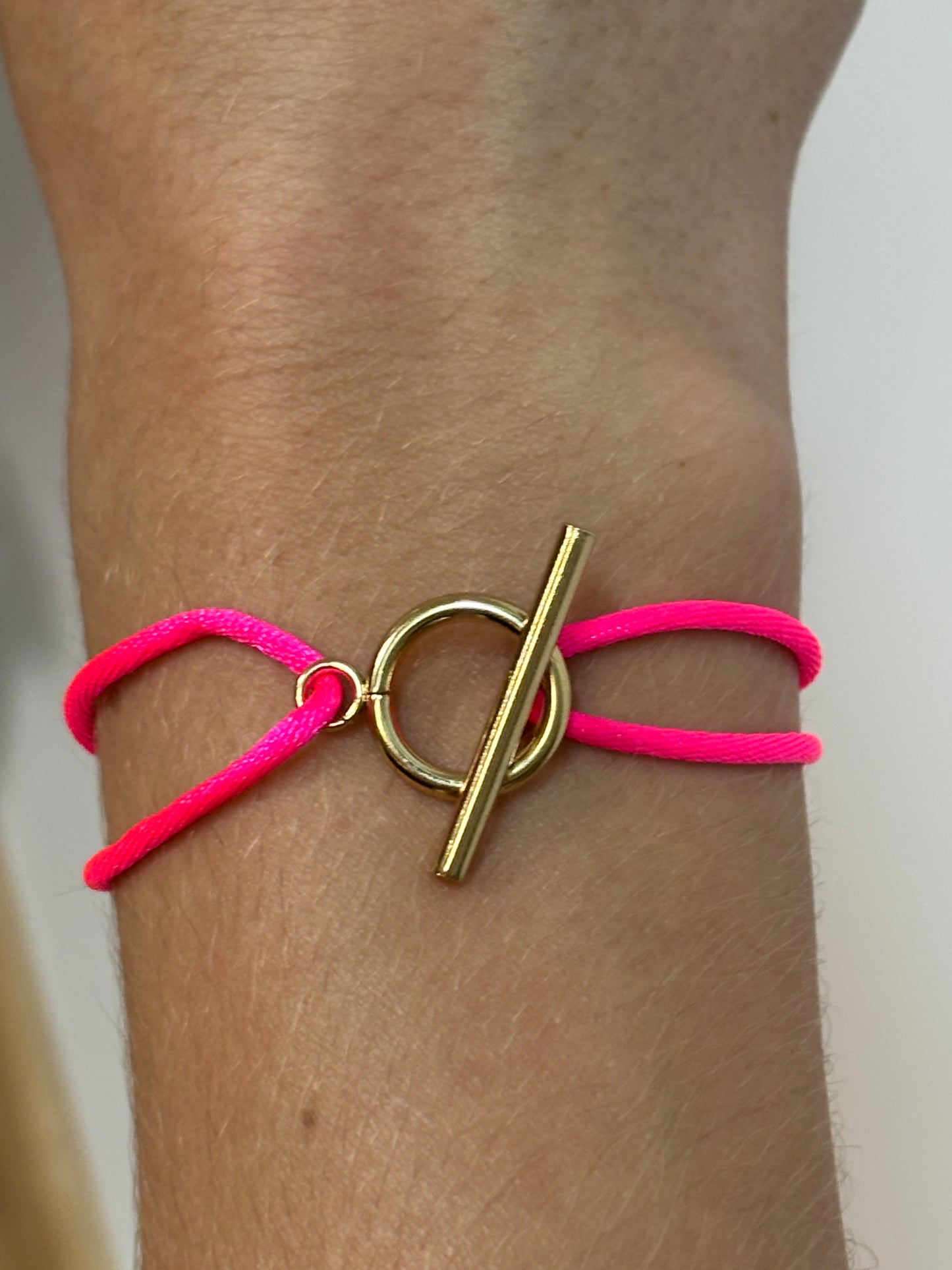 Bracelet cordon avec menottes